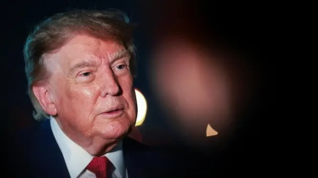 Trump Mau Patok Tarif Baru buat Chip-Laptop Asal China — News