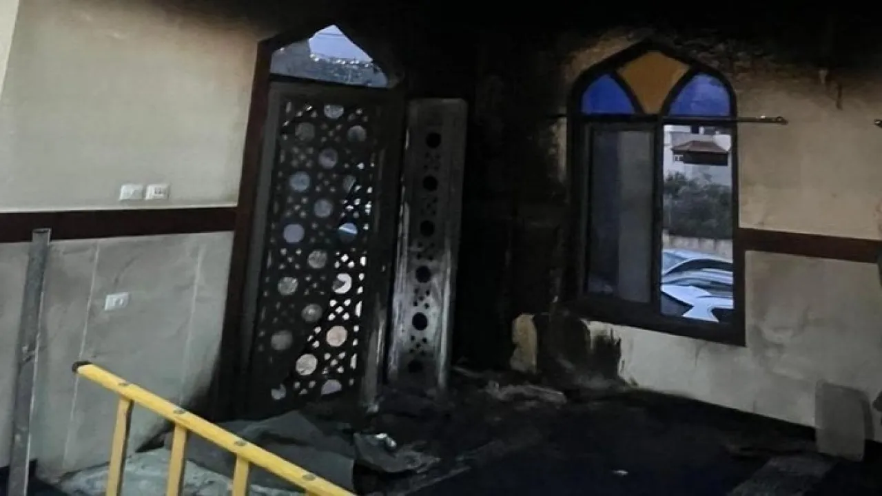 Gagal Bakar Masjid di Palestina, Pemukim Israel Coret Slogan Rasis — News